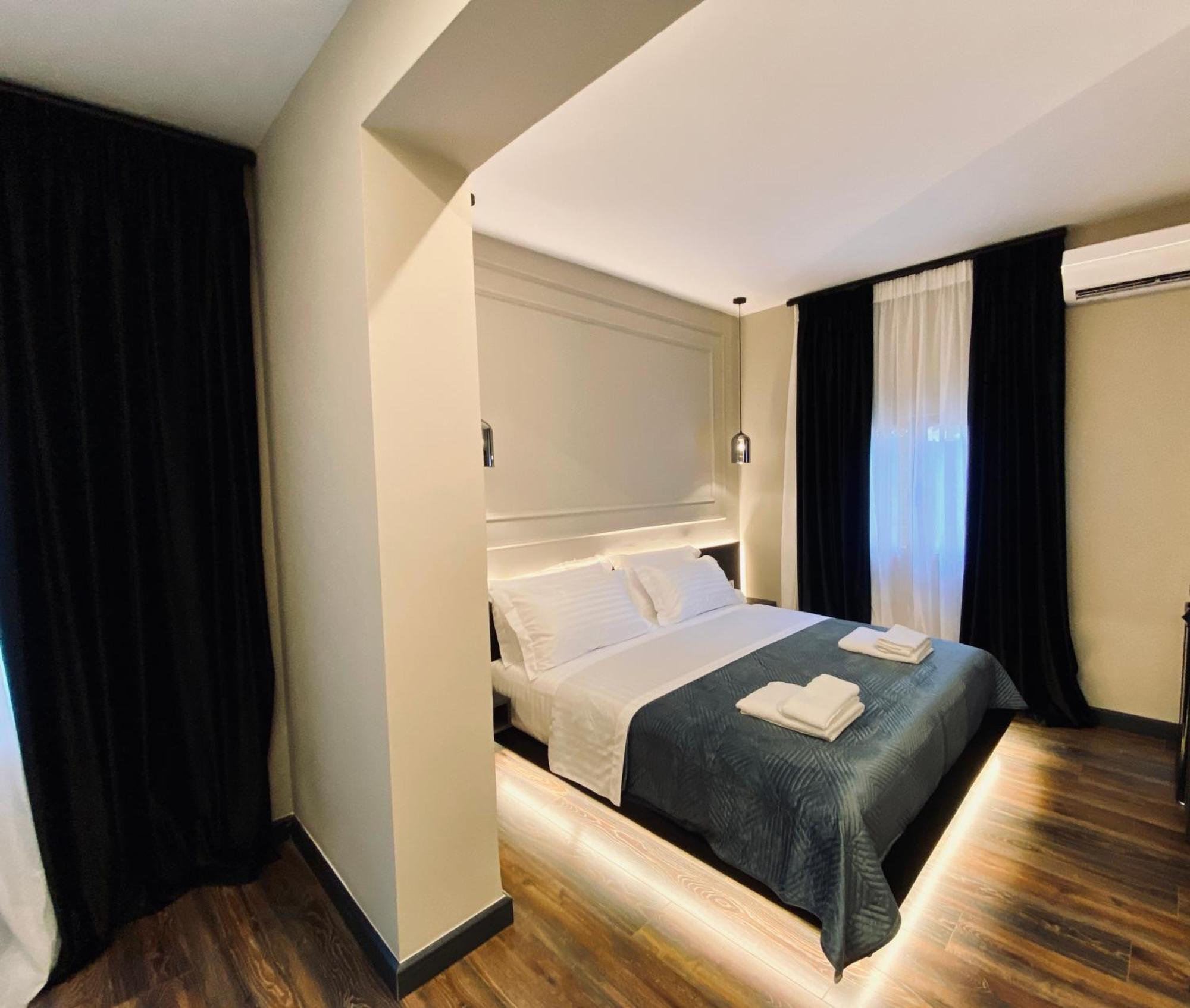 Tirana Central Rooms Pazari Esterno foto